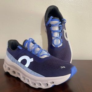 On Cloud women’s snarkers